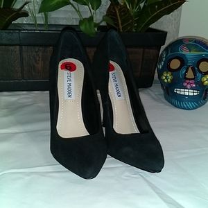 NWOT STEVE MADDEN Intrude black suede heels